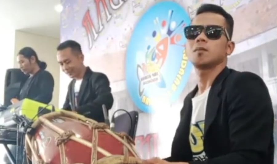 Penampilan orkes dangdut live